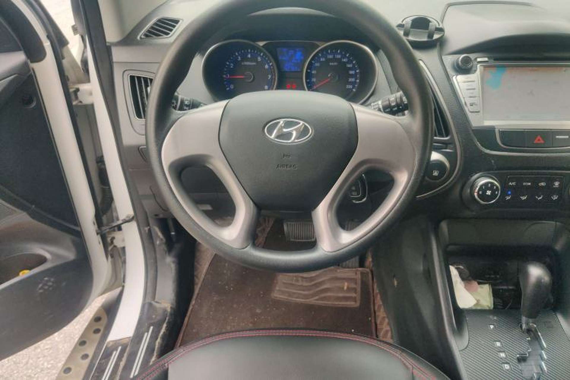 Used Hyundai ix35 2015 2.0L Automatic 2WD Comfort Edition China IV Standard Steering Wheel