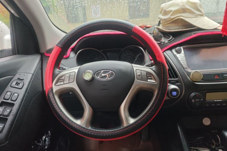 Used Hyundai ix35 2015 2.0L Automatic 2WD Smart Type China IV Steering Wheel