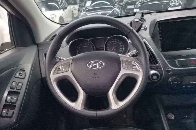 Used Hyundai ix35 2015 2.0L Automatic 2WD Smart Version China V Standard Steering Wheel