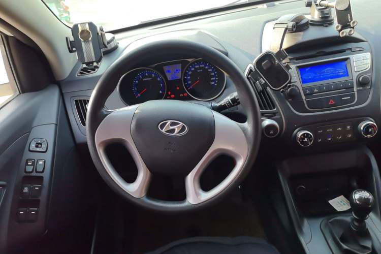 Used Hyundai ix35 2015 2.0L Manual Two-Wheel Drive Comfort Version China V Standard Steering Wheel