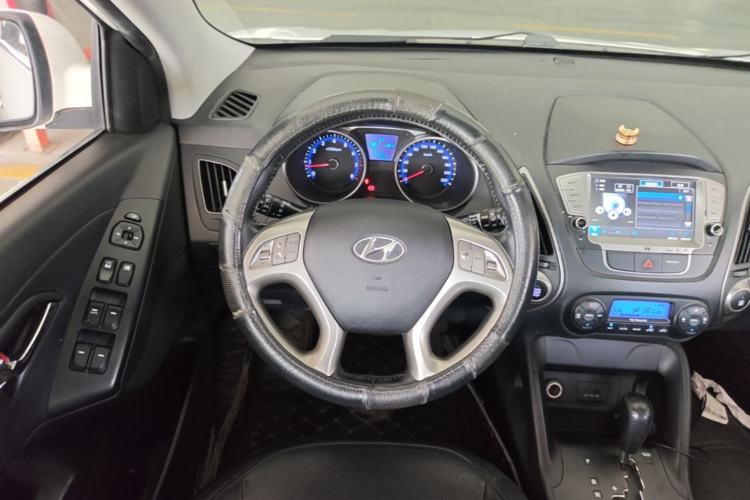 Used Hyundai ix35 2015 2.0L Automatic 2WD Smart Version China V Standard Steering Wheel