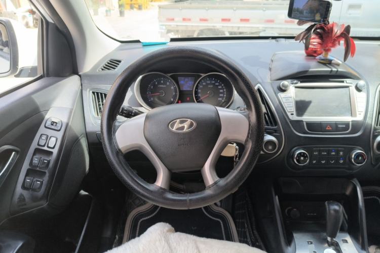 Used Hyundai ix35 2015 2.0L Automatic 2WD Comfort Edition China IV Standard Steering Wheel
