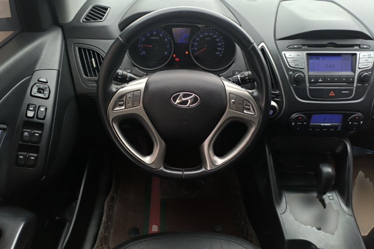Used Hyundai ix35 2015 2.0L Automatic 2WD Smart Version China V Standard Steering Wheel