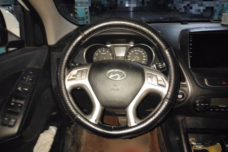 Used Hyundai ix35 2015 2.0L Automatic 2WD Smart Type China IV Steering Wheel