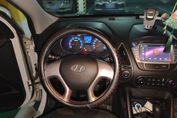 Used Hyundai ix35 2015 2.0L Automatic 2WD Comfort Edition China IV Standard Steering Wheel