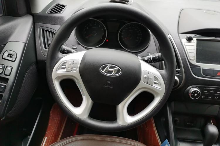 Used Hyundai ix35 2015 2.0L Automatic 2WD Comfort Edition China IV Standard Steering Wheel
