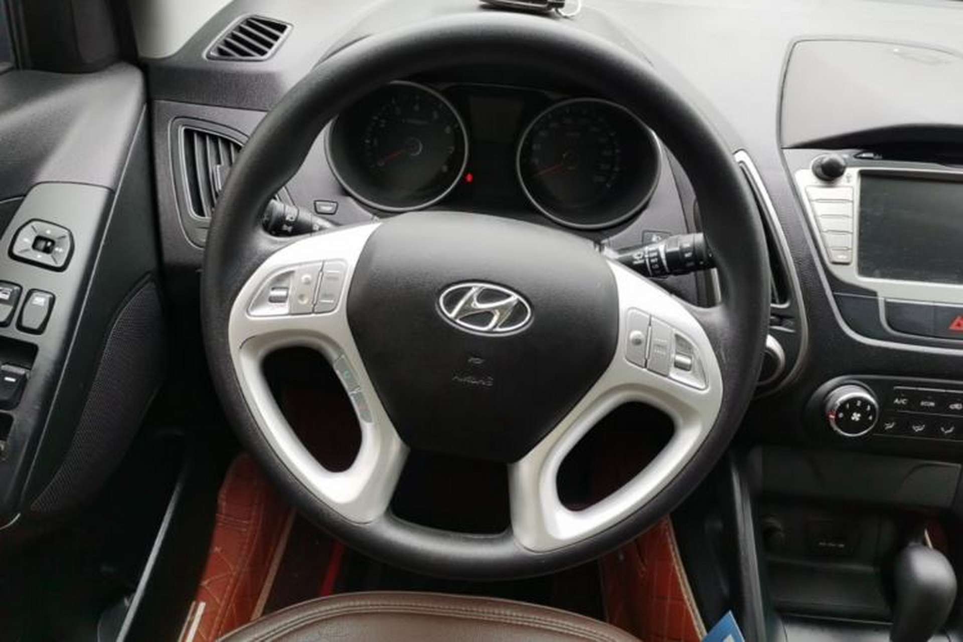 Used Hyundai ix35 2015 2.0L Automatic 2WD Comfort Edition China IV Standard Steering Wheel