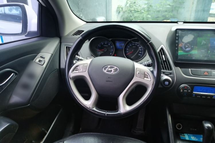 Used Hyundai ix35 2015 2.0L Automatic 2WD Smart Version China V Standard Steering Wheel