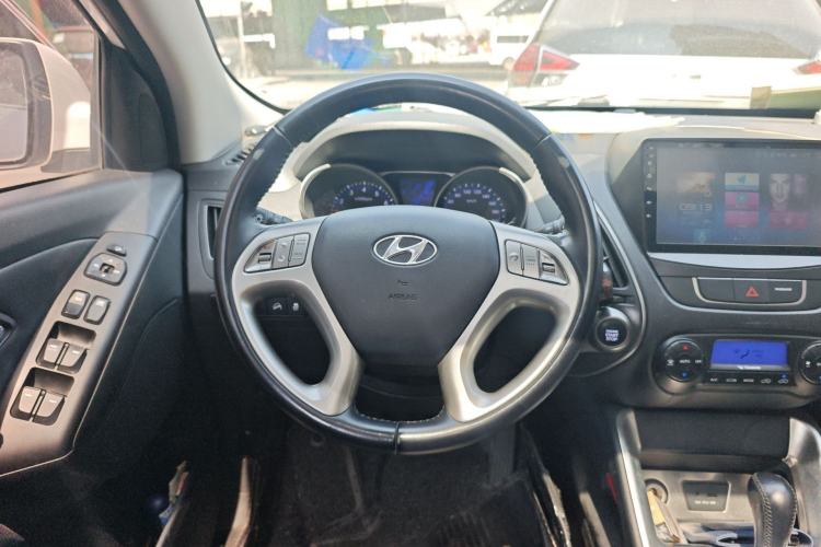 Used Hyundai ix35 2015 2.0L Automatic 2WD Smart Version China V Standard Steering Wheel