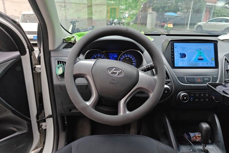 Used Hyundai ix35 2015 2.0L Automatic 2WD Comfort Edition China IV Standard Steering Wheel