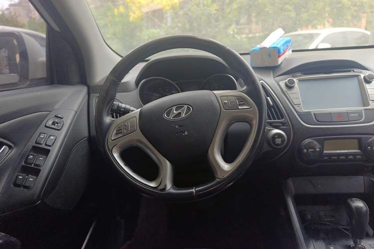 Used Hyundai ix35 2015 2.0L Automatic 2WD Smart Type China IV Steering Wheel