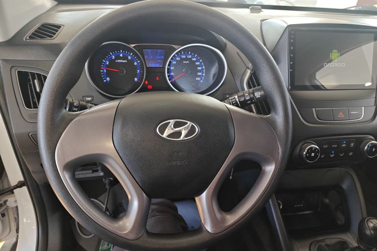 Used Hyundai ix35 2015 2.0L Manual Two-Wheel Drive Comfort Version China IV Standard Steering Wheel