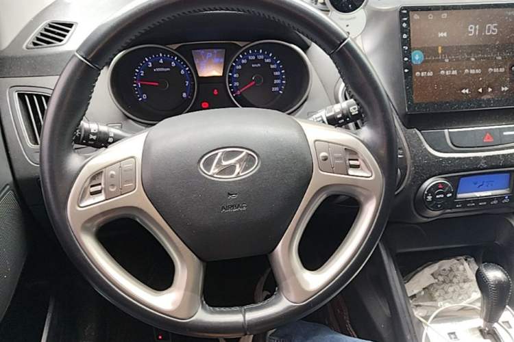 Used Hyundai ix35 2015 2.0L Automatic 2WD Smart Type China IV Steering Wheel