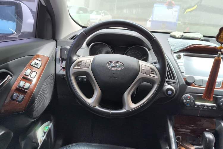 Used Hyundai ix35 2015 2.0L Automatic 2WD Smart Type China IV Steering Wheel