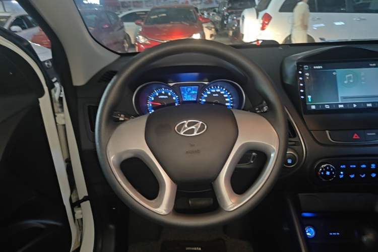 Used Hyundai ix35 2015 2.0L Automatic 2WD Comfort Edition China V Standard Steering Wheel