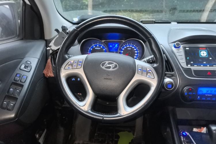Used Hyundai ix35 2015 2.0L Automatic 2WD Smart Version China V Standard Steering Wheel