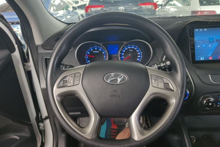 Used Hyundai ix35 2015 2.0L Automatic 2WD Comfort Edition China V Standard Steering Wheel