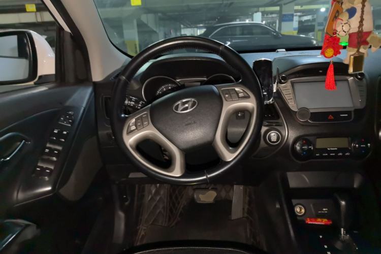 Used Hyundai ix35 2015 2.0L Automatic 2WD Smart Version China V Standard Steering Wheel