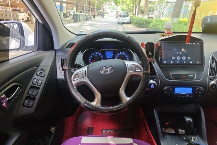 Used Hyundai ix35 2015 2.0L Automatic 2WD Smart Version China V Standard Steering Wheel