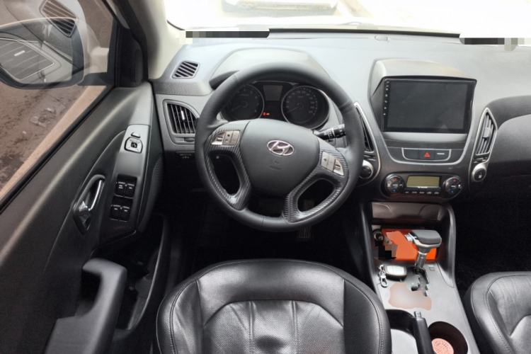Used Hyundai ix35 2015 2.0L Automatic 2WD Smart Version China V Standard Steering Wheel