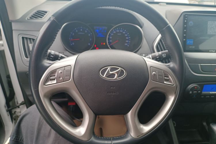 Used Hyundai ix35 2015 2.0L Automatic 2WD Smart Version China V Standard Steering Wheel