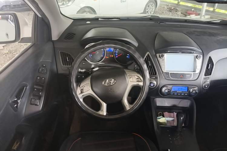 Used Hyundai ix35 2015 2.0L Automatic 2WD Smart Type China IV Steering Wheel
