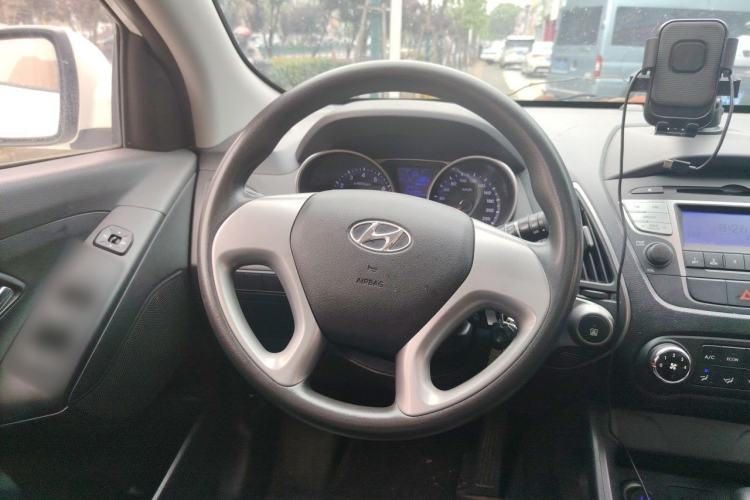 Used Hyundai ix35 2015 2.0L Automatic 2WD Comfort Edition China V Standard Steering Wheel