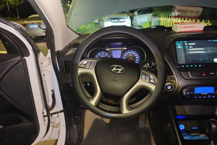 Used Hyundai ix35 2015 2.0L Automatic 2WD Smart Version China V Standard Steering Wheel