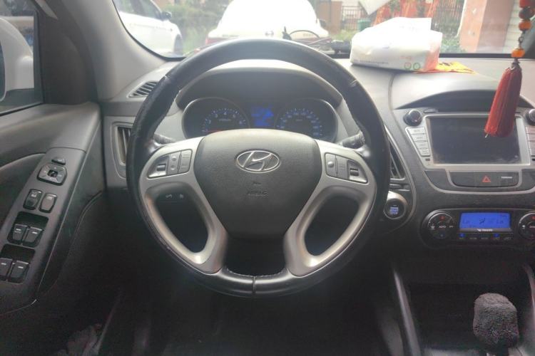 Used Hyundai ix35 2015 2.0L Automatic 2WD Smart Version China V Standard Steering Wheel