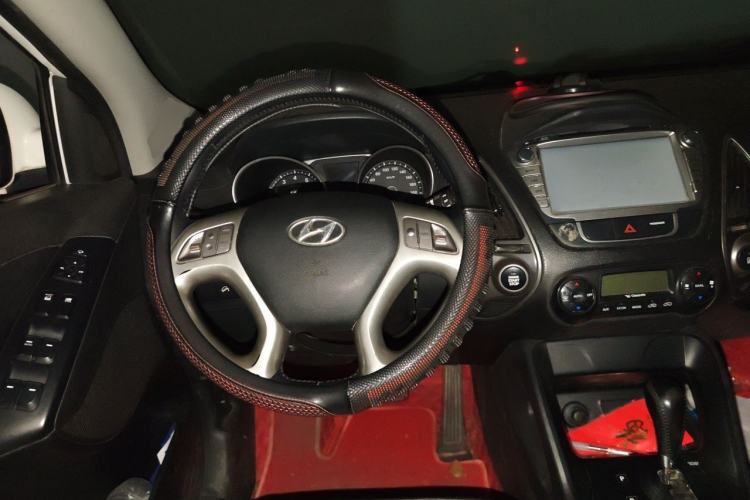 Used Hyundai ix35 2015 2.0L Automatic 2WD Smart Type China IV Steering Wheel