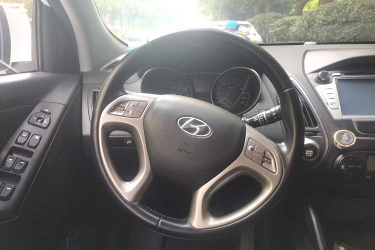 Used Hyundai ix35 2015 2.0L Automatic 2WD Smart Type China IV Steering Wheel