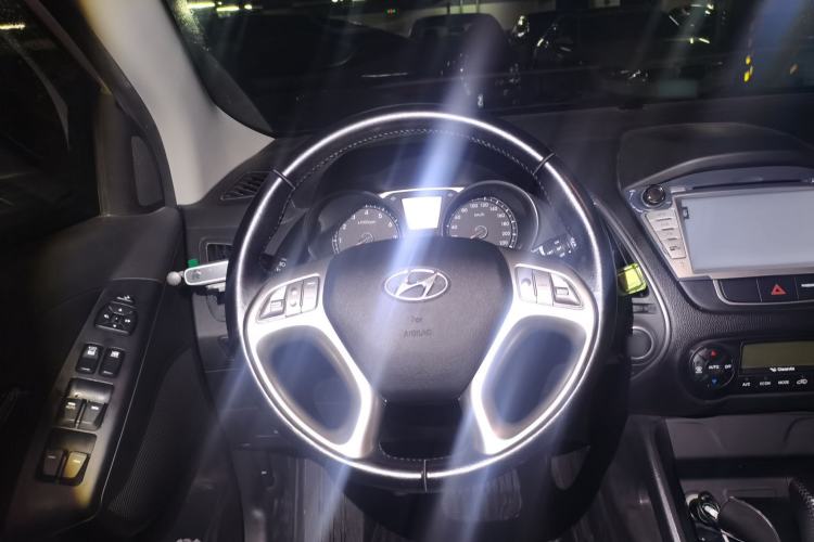 Used Hyundai ix35 2015 2.0L Automatic 2WD Smart Version China V Standard Steering Wheel