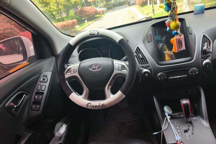 Used Hyundai ix35 2015 2.0L Automatic Two-Wheel Drive Leading Trim China IV Standard Steering Wheel