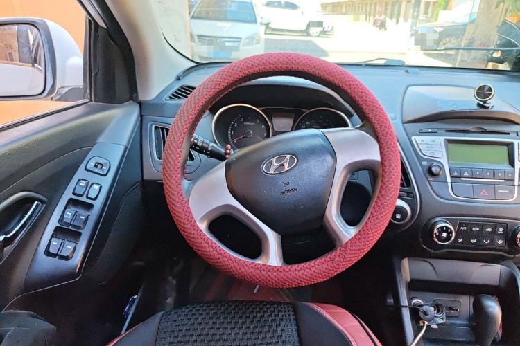 Used Hyundai ix35 2015 2.0L Automatic 2WD Comfort Edition China V Standard Steering Wheel