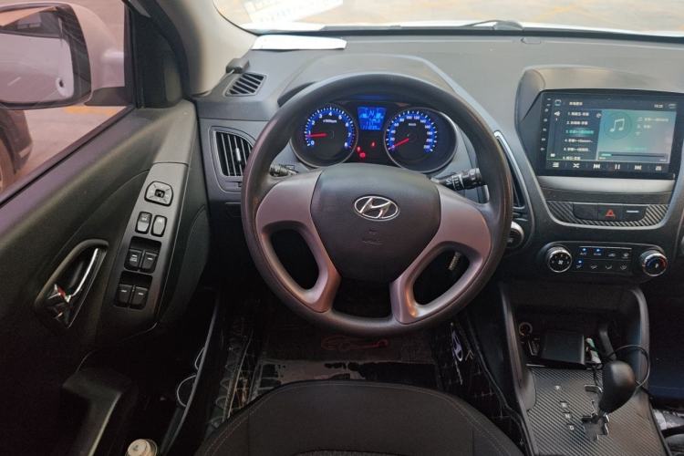 Used Hyundai ix35 2015 2.0L Automatic 2WD Comfort Edition China IV Standard Steering Wheel