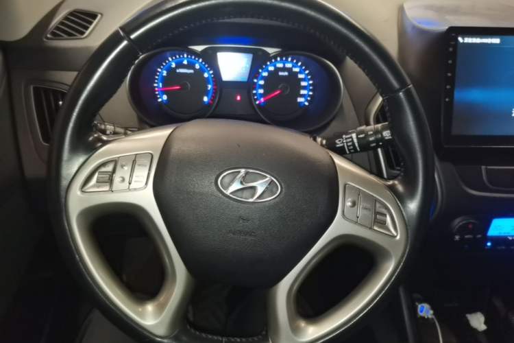 Used Hyundai ix35 2015 2.0L Automatic 2WD Smart Version China V Standard Steering Wheel