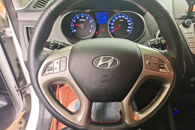 Used Hyundai ix35 2015 2.0L Automatic 2WD Smart Version China V Standard Steering Wheel
