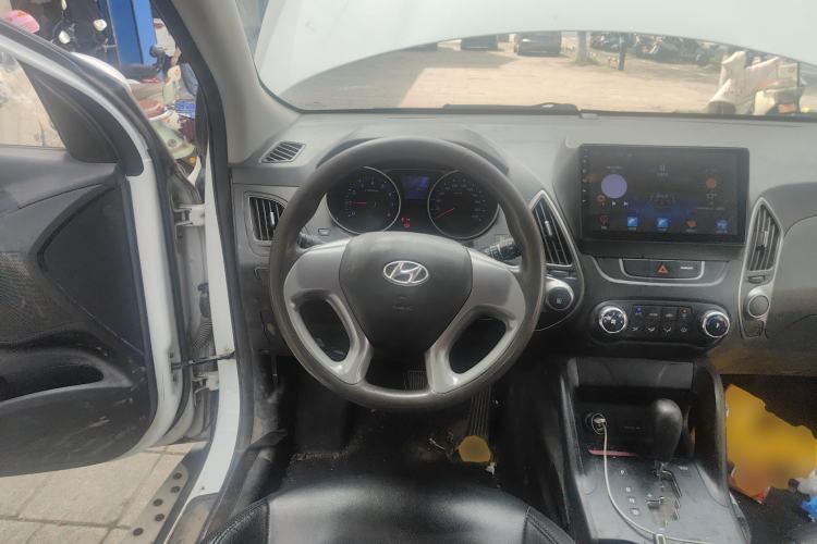 Used Hyundai ix35 2015 2.0L Automatic 2WD Comfort Edition China IV Standard Steering Wheel