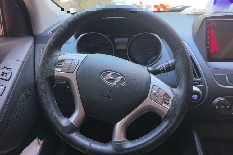 Used Hyundai ix35 2015 2.0L Automatic 2WD Smart Version China V Standard Steering Wheel