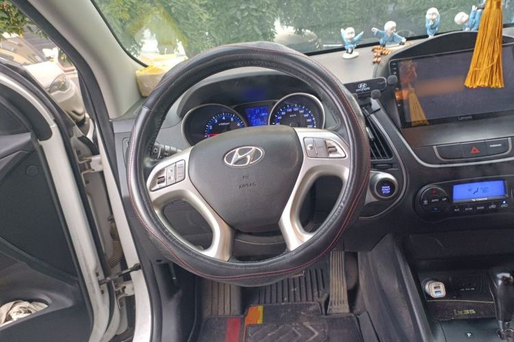 Used Hyundai ix35 2015 2.0L Automatic 2WD Smart Version China V Standard Steering Wheel