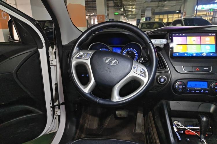 Used Hyundai ix35 2015 2.0L Automatic 2WD Smart Version China V Standard Steering Wheel
