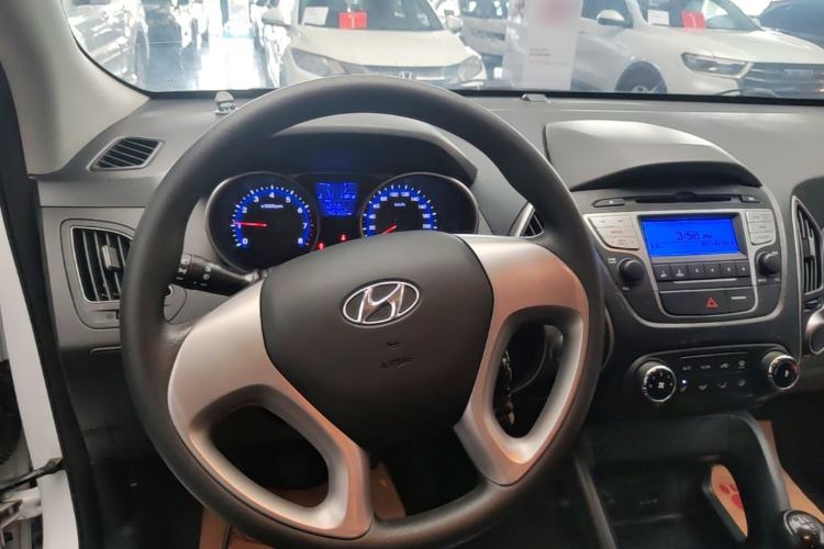 Used Hyundai ix35 2015 2.0L Manual Two-Wheel Drive Comfort Version China V Standard Steering Wheel