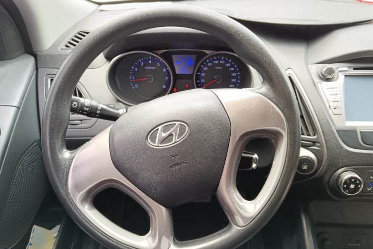 Used Hyundai ix35 2015 2.0L Automatic 2WD Comfort Edition China IV Standard Steering Wheel