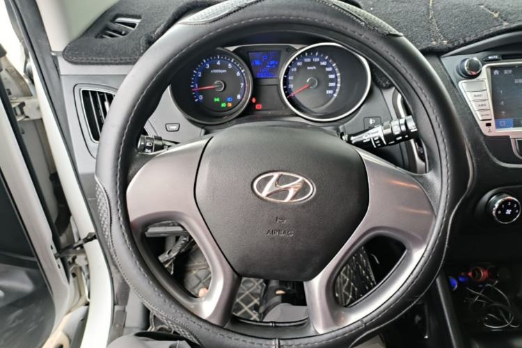 Used Hyundai ix35 2015 2.0L Automatic 2WD Comfort Edition China IV Standard Steering Wheel
