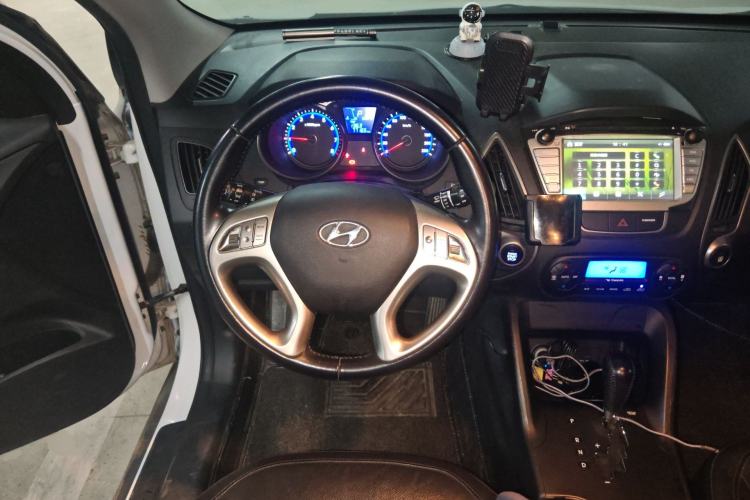 Used Hyundai ix35 2015 2.0L Automatic 2WD Smart Version China V Standard Steering Wheel