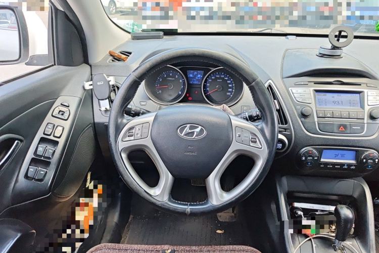Used Hyundai ix35 2015 2.0L Automatic 2WD Smart Version China V Standard Steering Wheel