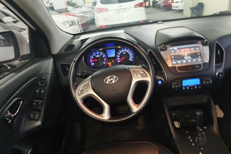 Used Hyundai ix35 2015 2.0L Automatic 2WD Smart Version China V Standard Steering Wheel
