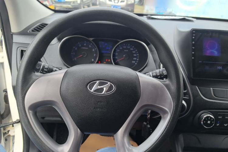 Used Hyundai ix35 2015 2.0L Automatic 2WD Comfort Edition China IV Standard Steering Wheel