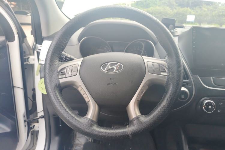 Used Hyundai ix35 2015 2.0L Automatic 2WD Comfort Edition China V Standard Steering Wheel