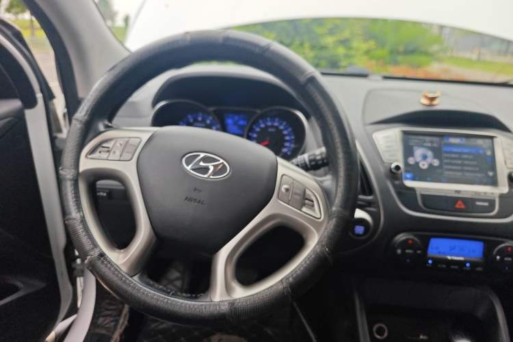 Used Hyundai ix35 2015 2.0L Automatic 2WD Smart Version China V Standard Steering Wheel